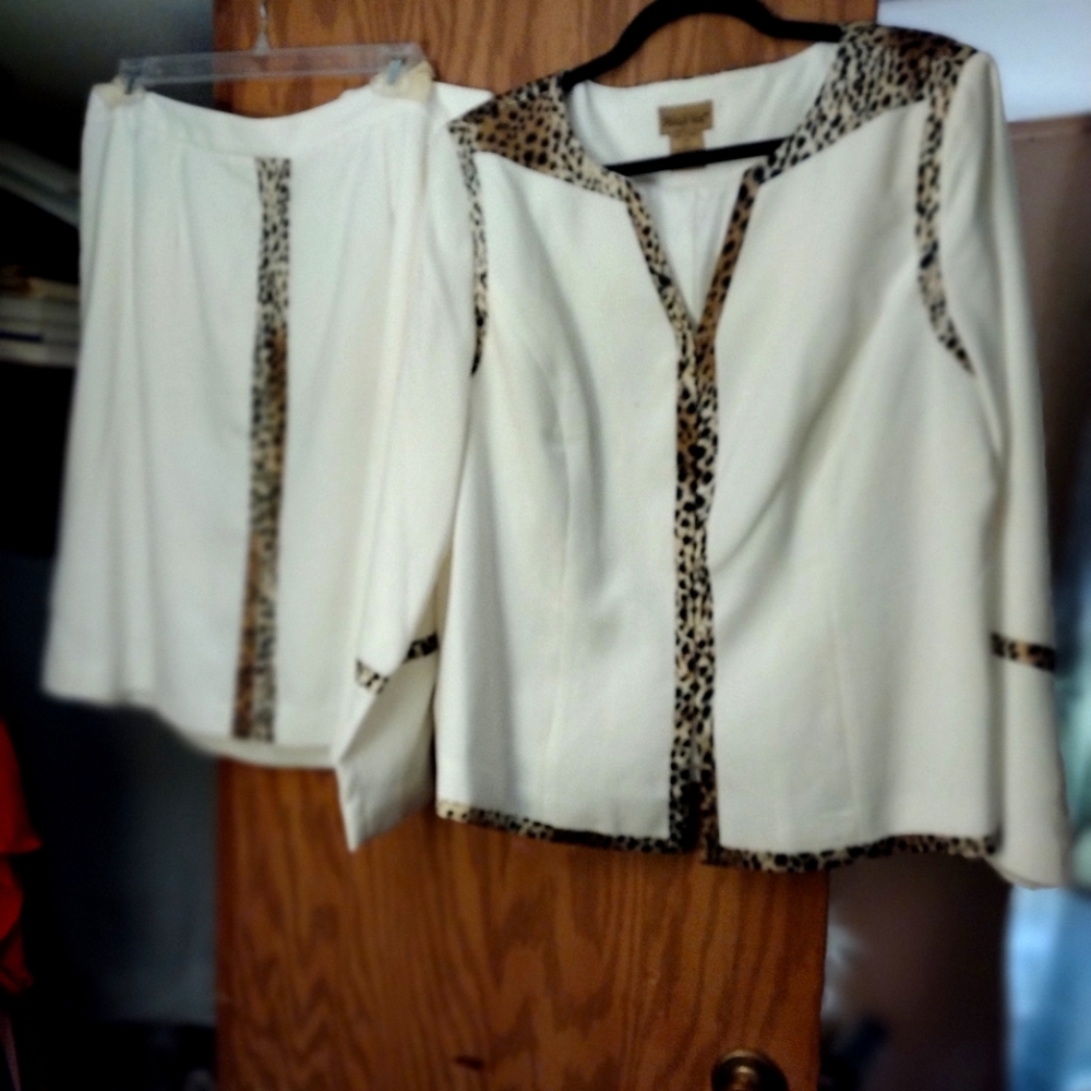 Ladies skirt set